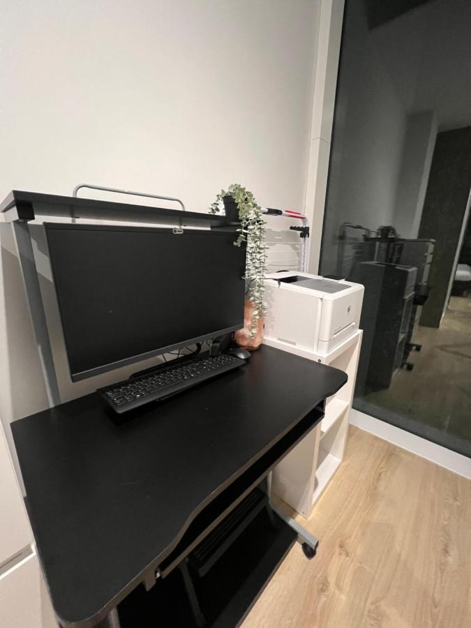 London Heathrow Airport Apartment Voyager House Terminal 12345 - Ev Electric And Parking Available Hillingdon Exterior foto